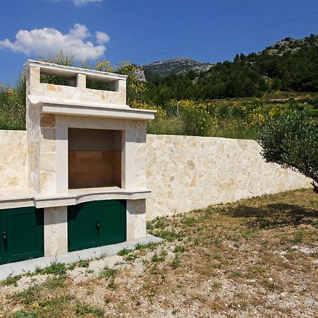 Holiday Homes Oliva Bol Exterior photo