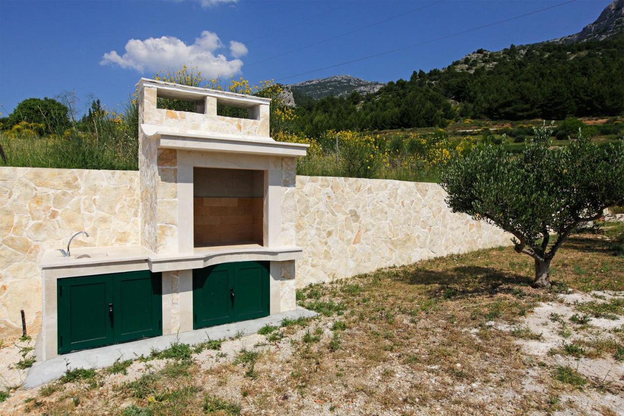 Holiday Homes Oliva Bol Exterior photo